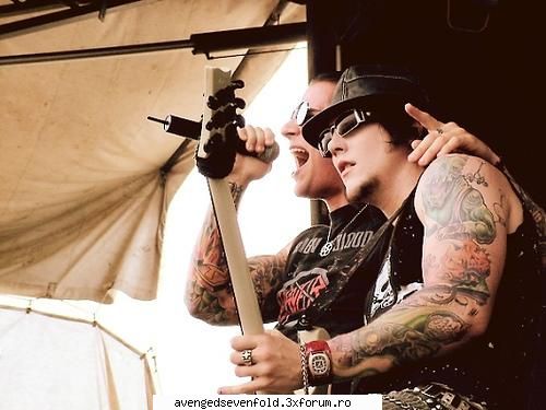 so perfect... :) synyster gates picts