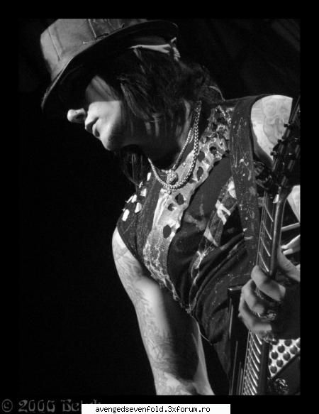 Synyster Gates picts - are cineva poze de la ziua lu' syn? =) - Synyster Gates