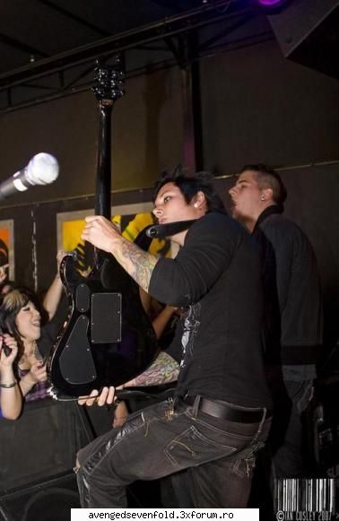 Synyster Gates picts - poza asta e facuta dintr-un unghi perfect - Synyster Gates