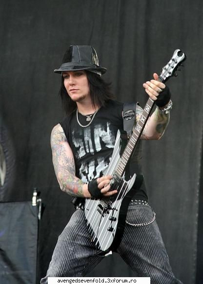 Synyster Gates picts - h3h c dak ... :D :D :D se mai intampla si - Synyster Gates