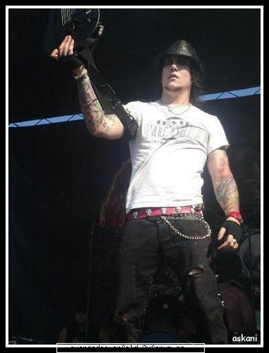 syn and his :) synyster gates picts