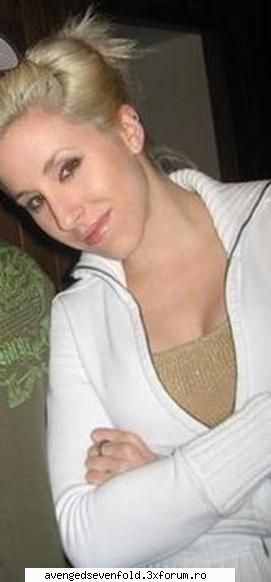 Valary DiBenedetto - val...she's so beautiful - M.Shadows