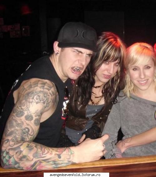 Valary DiBenedetto - matt and the sisters..ignore matt's eyes...poza - M.Shadows