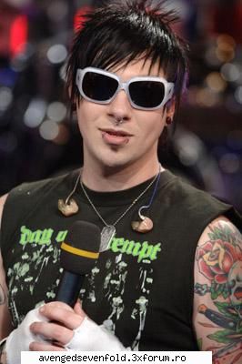 smekier si el... si-a luat okielari q raze x  :rotfl: zacky vengeance picts