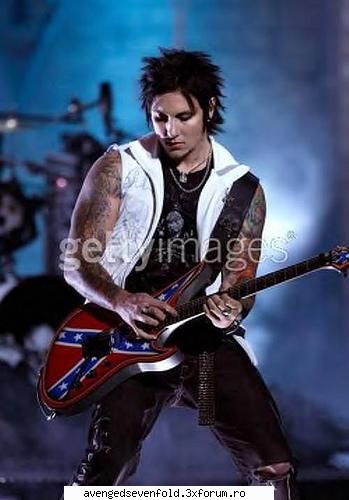 about the lead guitarist - syn is the best wtf? i looove his style banuiesc - Synyster Gates