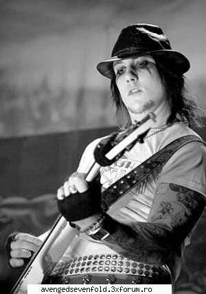 i like it...

he rooocks !!! about the lead guitarist