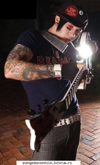 pt  :x  alea d mai sus...nu a fost q sa nu va sup =( about the second guitarist