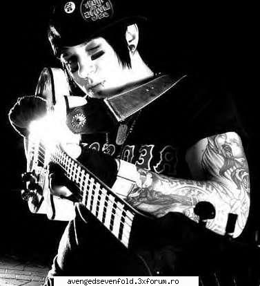 about the second guitarist - zack e slabiciunea mea...nu pot sa ma abtzin...so - Zacky Veangeance
