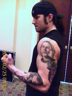 jason berry(j.b dizz) aaa super vad tatuajele matt syn ... mai jos valsi super funnyk baietzii