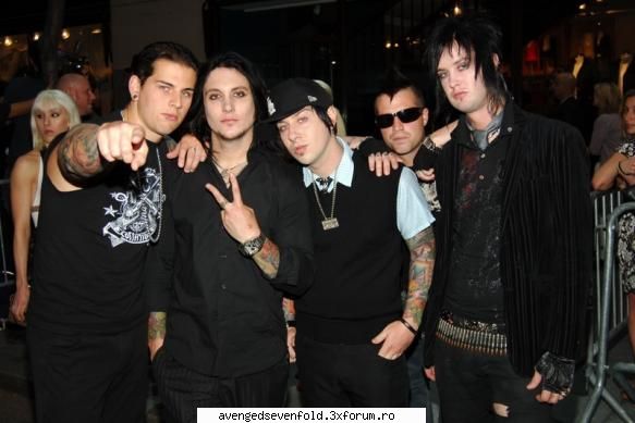 poze cu A7X - credeti k o sa apara ji la noi dvd q A7X?????? - Despre A7X