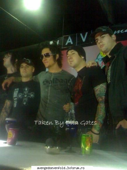 poze cu A7X - sunt super..they rock!!!! - Despre A7X