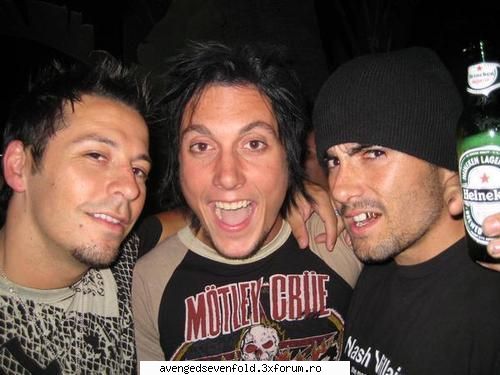 poze funny cu A7X - beautiful boys... :) - Despre A7X