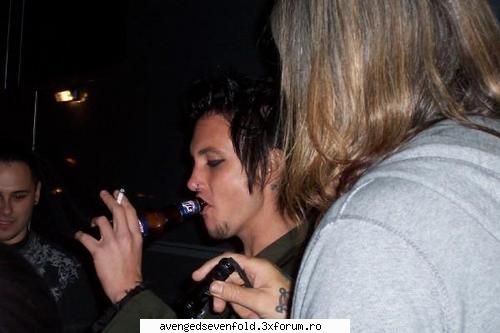 poze funny cu A7X - look at syn =) he's really happy q berea lui :) - Despre A7X