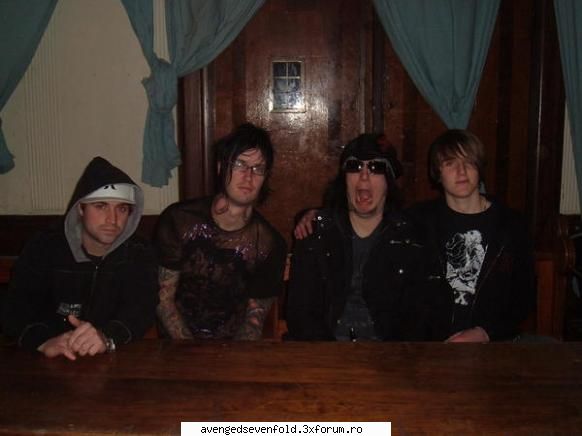 poze funny cu A7X - h3h3h ... syny ... :D :D :D - Despre A7X