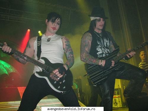 poze funny cu A7X - black*heart - Despre A7X