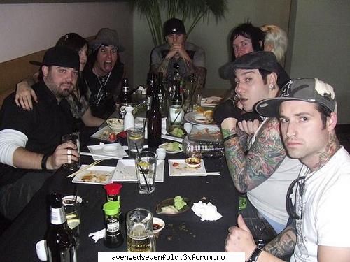 poze funny cu A7X - black*heart - Despre A7X