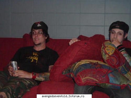 poze funny cu A7X - don't touch my pillows!!!!!! - Despre A7X