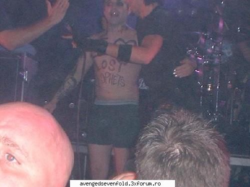 poze funny cu A7X - johny's boxers..... =) - Despre A7X