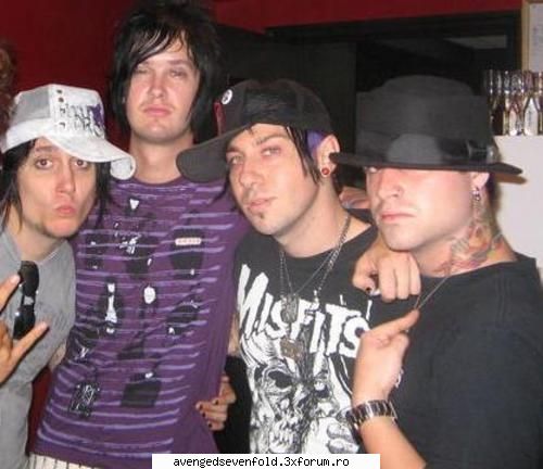 poze funny cu A7X - black*heart - Despre A7X